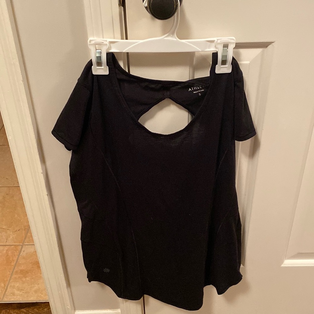 black athleta shirt